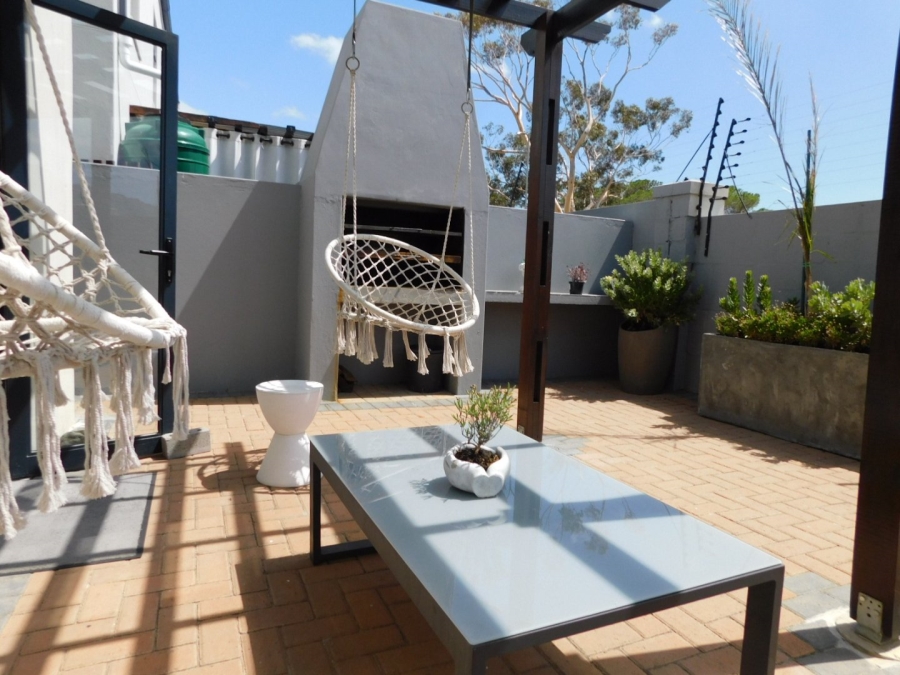 To Let 3 Bedroom Property for Rent in Gordons Bay Central Western Cape